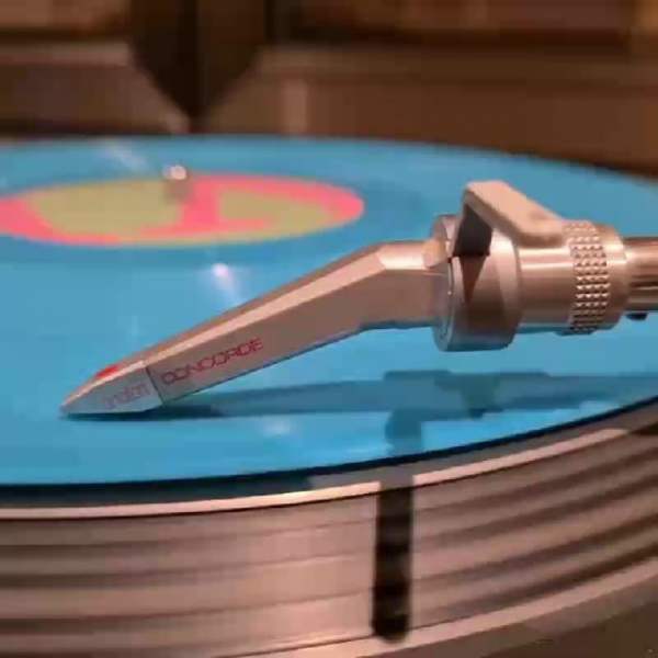 LISTEN TO!™ BANDSTAND Сборник эстрадной и поп музыки